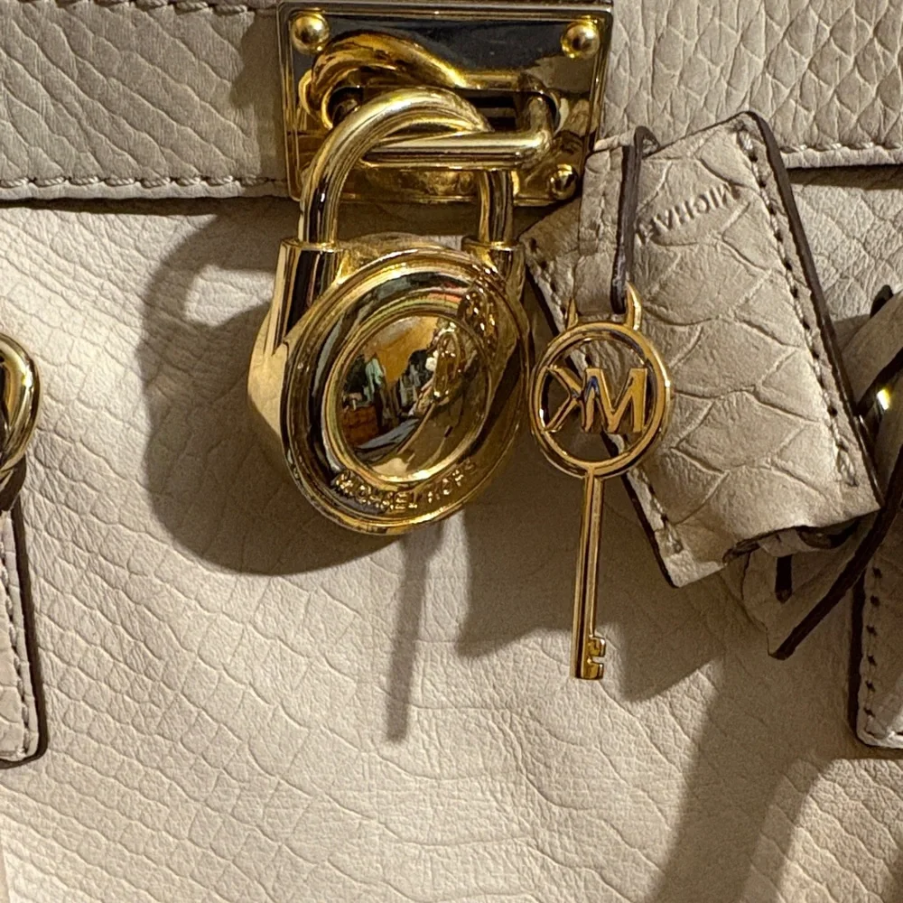 Michael Kors Elegant Tan Saffiano Leather Handbag